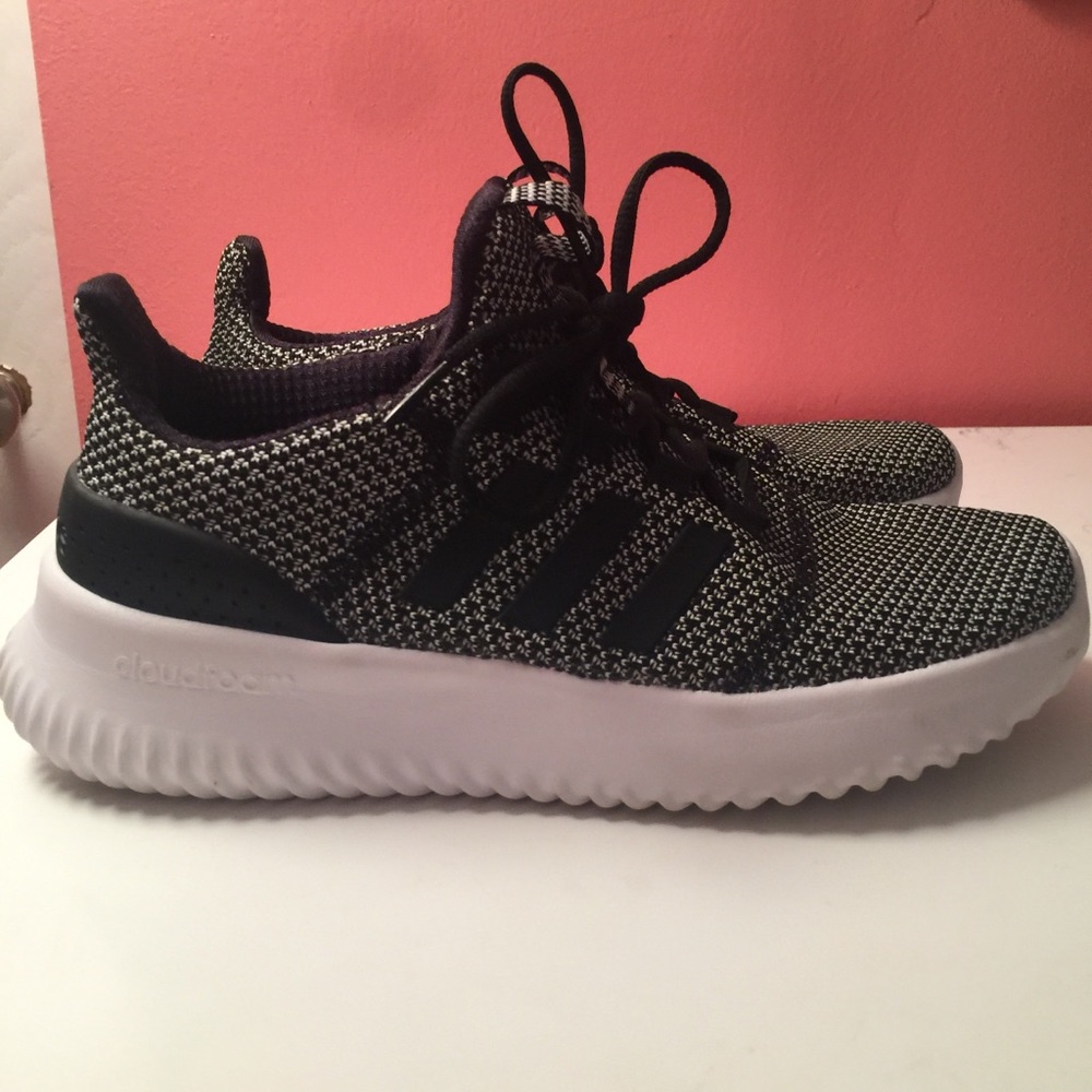 Adidas Cloufoam tennis shoes